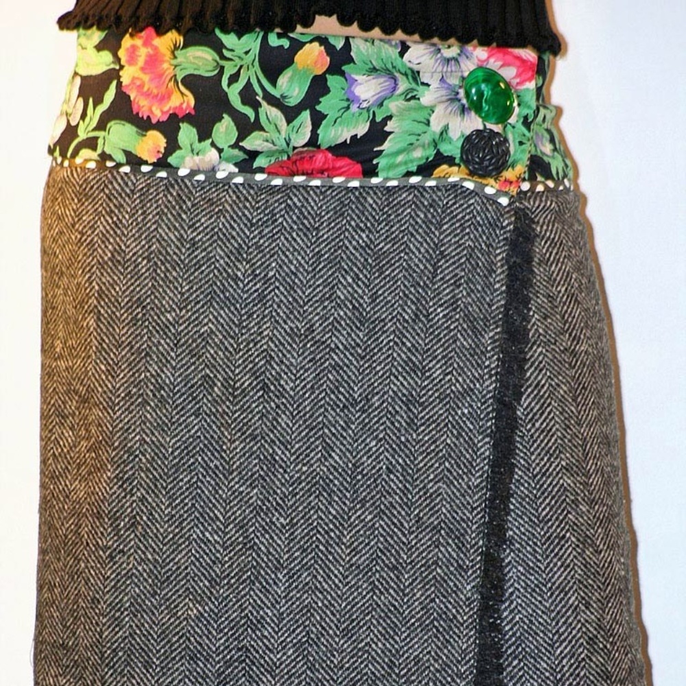 NWOT  LE ROMANE ITALY NEW Tweed wrap skirt